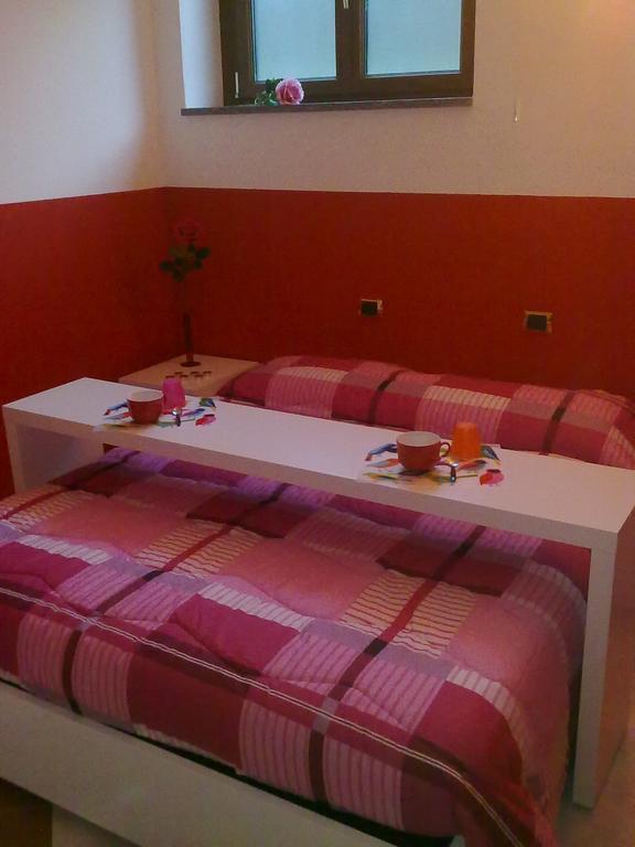 Affittacamere Valchiavenna - Foresteria Lombarda Con Parcheggio Privato Sul Posto! Apprezzata Gestione Familiare Dal 2012, Qualita-Prezzo Top! "Guest-House With Private Parking On Site! Appreciated Family Management Since 2012, Quality-Price Top!" Værelse billede