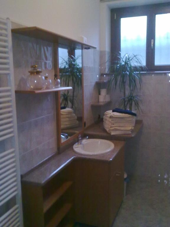 Affittacamere Valchiavenna - Foresteria Lombarda Con Parcheggio Privato Sul Posto! Apprezzata Gestione Familiare Dal 2012, Qualita-Prezzo Top! "Guest-House With Private Parking On Site! Appreciated Family Management Since 2012, Quality-Price Top!" Værelse billede