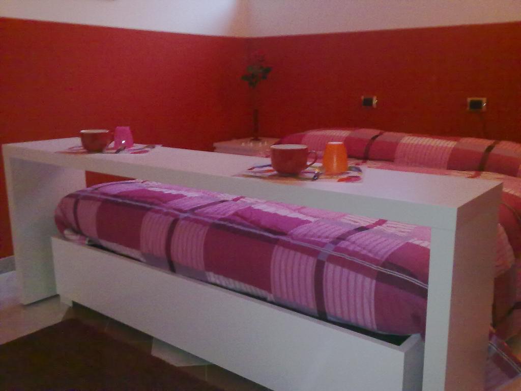 Affittacamere Valchiavenna - Foresteria Lombarda Con Parcheggio Privato Sul Posto! Apprezzata Gestione Familiare Dal 2012, Qualita-Prezzo Top! "Guest-House With Private Parking On Site! Appreciated Family Management Since 2012, Quality-Price Top!" Værelse billede