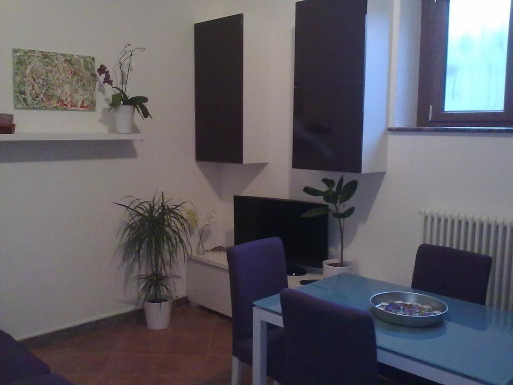 Affittacamere Valchiavenna - Foresteria Lombarda Con Parcheggio Privato Sul Posto! Apprezzata Gestione Familiare Dal 2012, Qualita-Prezzo Top! "Guest-House With Private Parking On Site! Appreciated Family Management Since 2012, Quality-Price Top!" Værelse billede