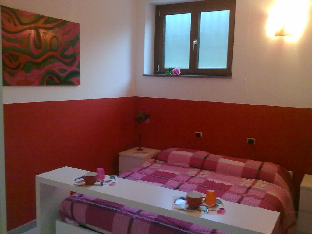 Affittacamere Valchiavenna - Foresteria Lombarda Con Parcheggio Privato Sul Posto! Apprezzata Gestione Familiare Dal 2012, Qualita-Prezzo Top! "Guest-House With Private Parking On Site! Appreciated Family Management Since 2012, Quality-Price Top!" Værelse billede