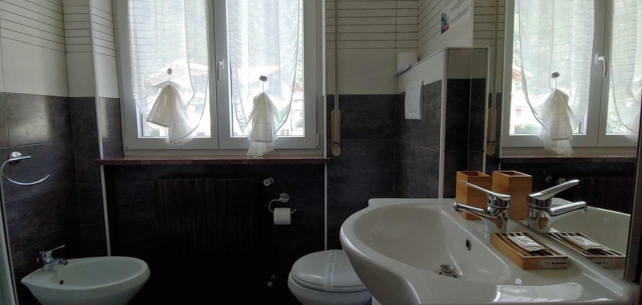 Affittacamere Valchiavenna - Foresteria Lombarda Con Parcheggio Privato Sul Posto! Apprezzata Gestione Familiare Dal 2012, Qualita-Prezzo Top! "Guest-House With Private Parking On Site! Appreciated Family Management Since 2012, Quality-Price Top!" Eksteriør billede