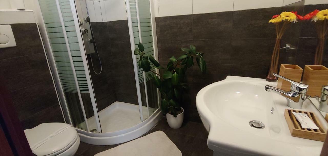 Affittacamere Valchiavenna - Foresteria Lombarda Con Parcheggio Privato Sul Posto! Apprezzata Gestione Familiare Dal 2012, Qualita-Prezzo Top! "Guest-House With Private Parking On Site! Appreciated Family Management Since 2012, Quality-Price Top!" Eksteriør billede
